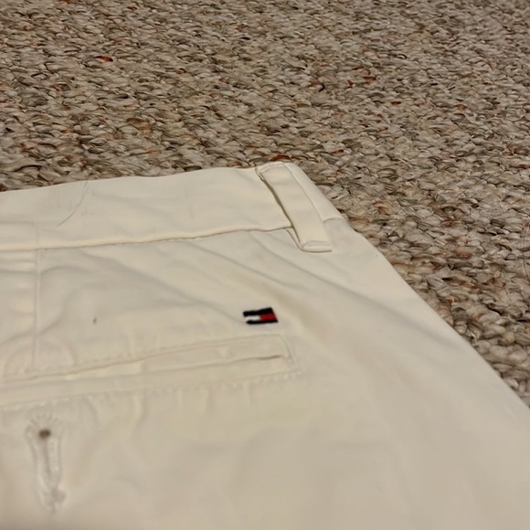 WHITE TOMMY HILFIGER CLASSIC FIT MEN'S SHORTS - Picture 7 of 7